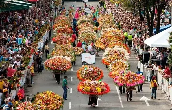 Costumbre y tradición en Ecuador de Las fiestas de las flores y las frutas - Sierra