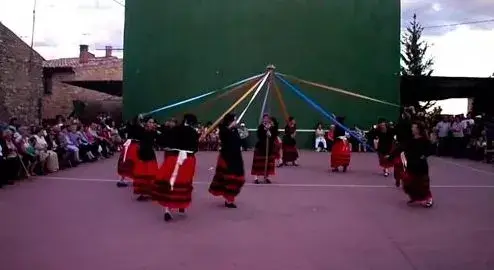 Costumbre y tradición en Ecuador del bailde de las cintas o Tucumán - Sierra