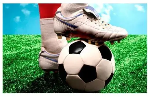 Las 17 Reglas del Fútbol Resumidas (síntesis) - El balón.