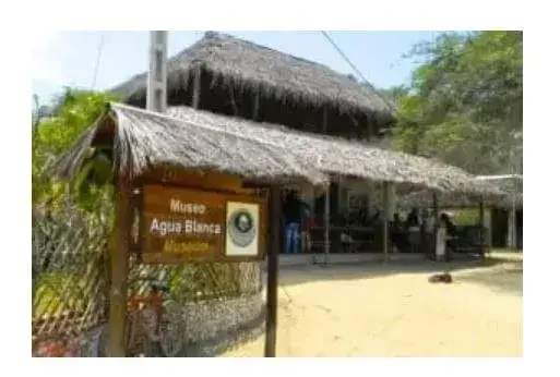 Lugares turísticos y gastronomía del Puerto López - Comuna de Agua Blanca