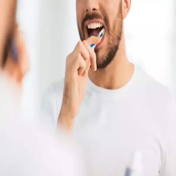 lavarse los dientes previene complicaciones