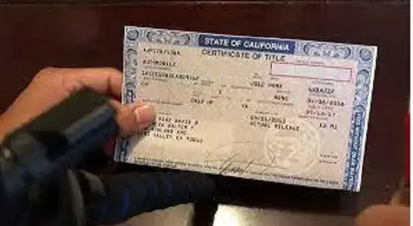 Cómo llenar un título de carro