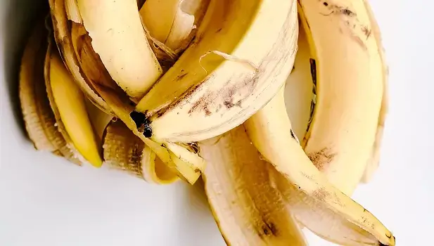 usar la cáscara de banana para el cuidado de la piel y cabello