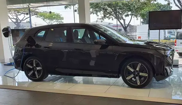 BMW iX xDrive 40 el primer auto eléctrico de la marca alemana