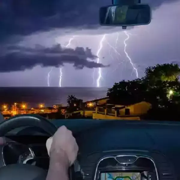 peligros para tu coche durante una tormenta