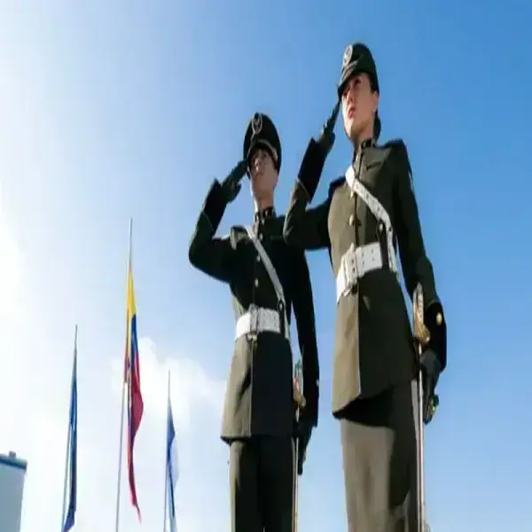 preparación a policías en Ecuador seis meses